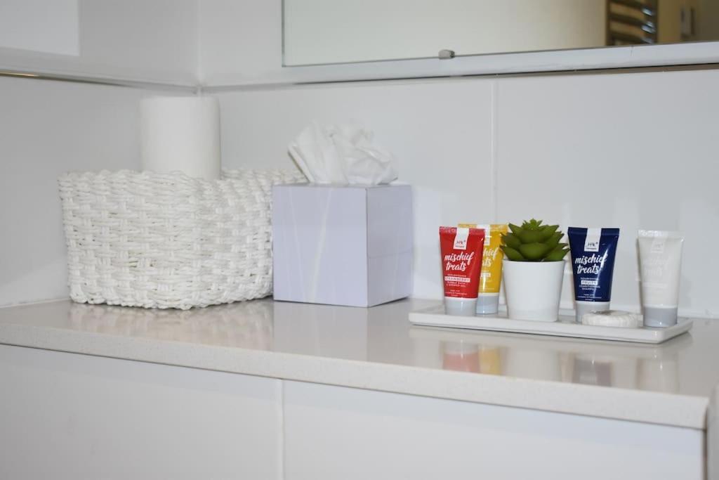 Stylish Modern 1bed In Apartment *