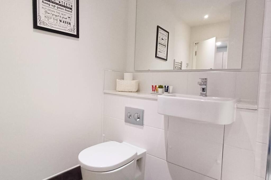 Stylish Modern 1bed In Apartment Bedford